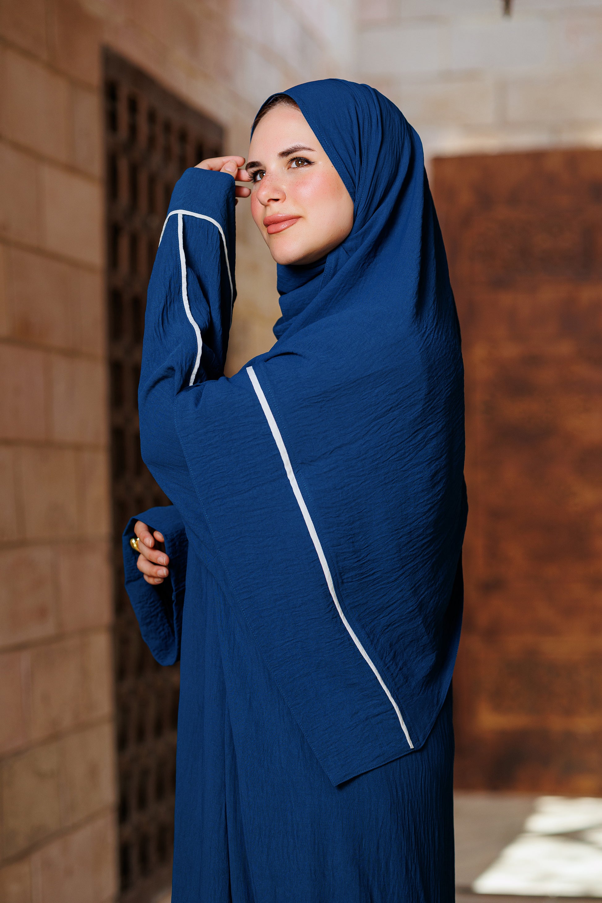 Petrol Isdal In Abaya White line